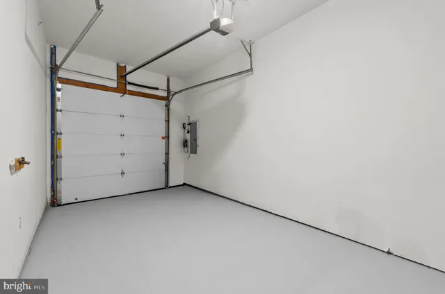 a view of entryway and hall