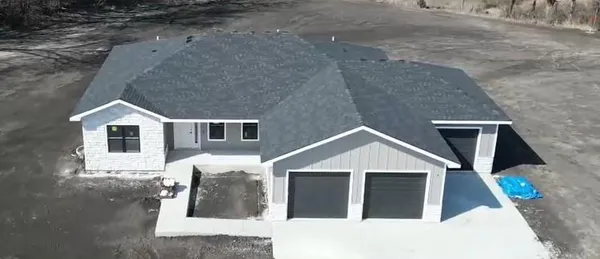 $390,000 | 1009 George Street, Effingham, KS 66023