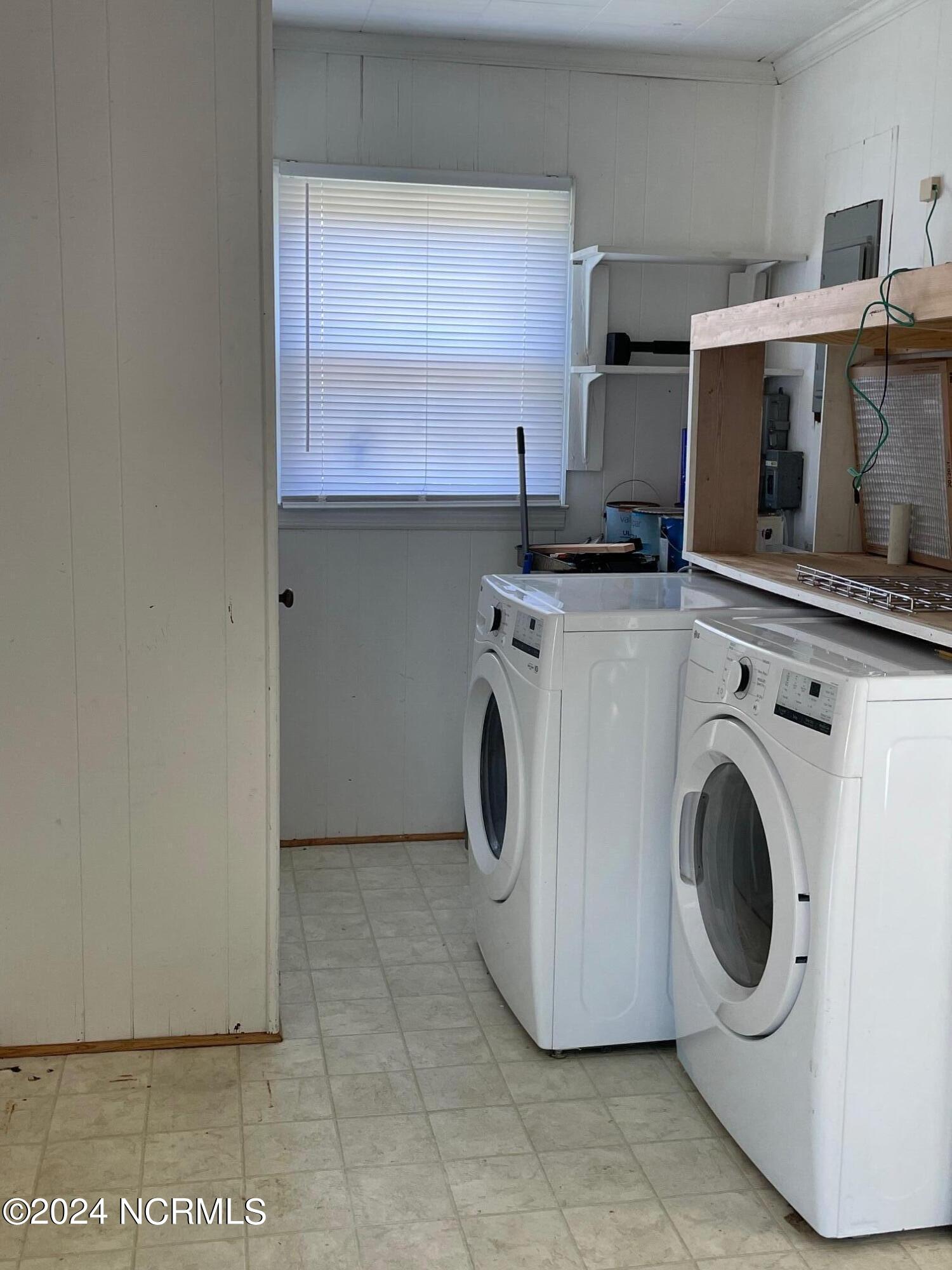 2604 Cedar Island Road Cedar Island, NC 28520 - Photo 35 of 62 Vinyl flooring