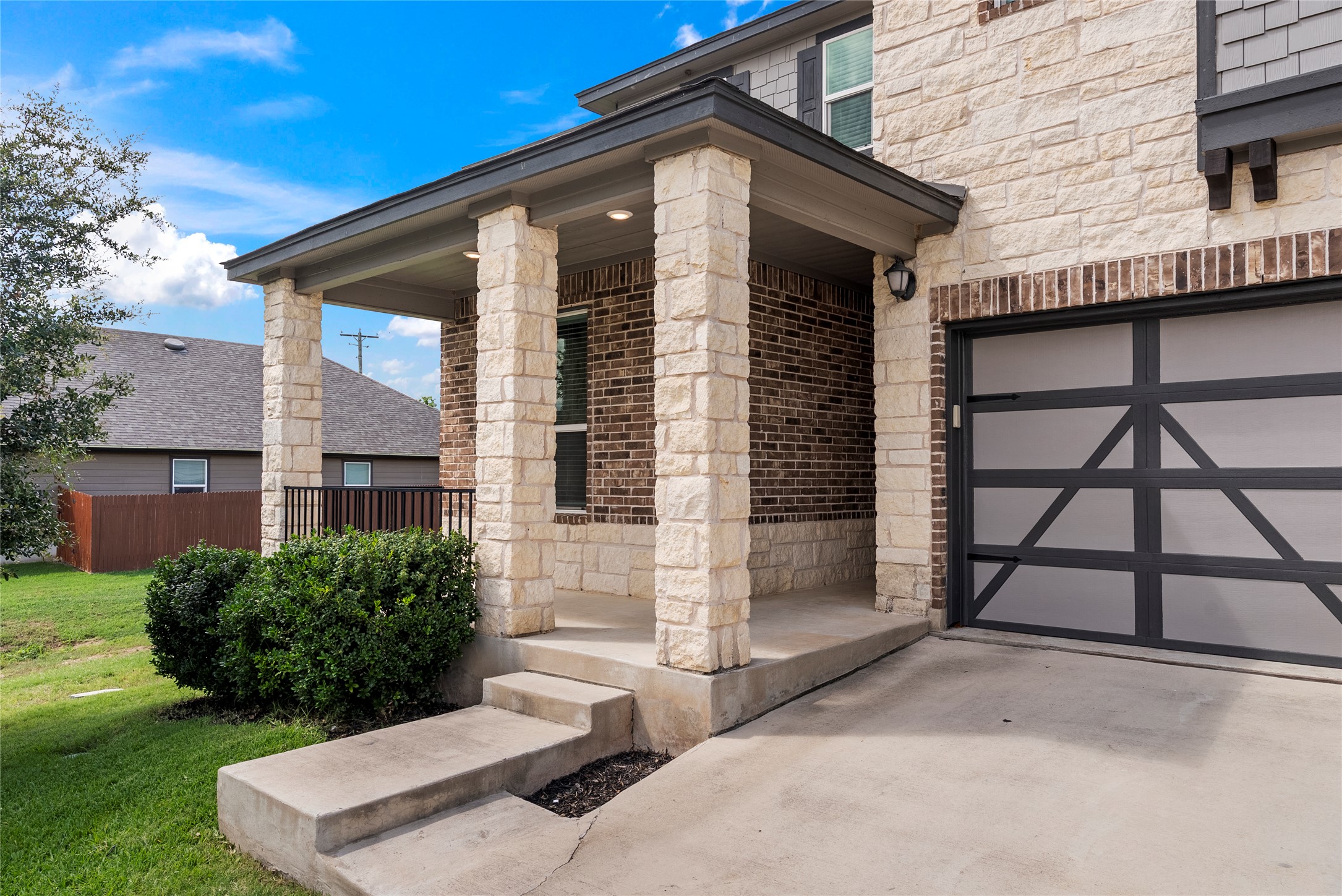 214 Saranac Drive Elgin, TX 78621 - Photo 3 of 30