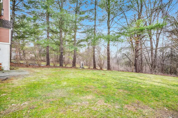 $475,000 | 4 Meadow Way, Hopewell Junction, NY 12533