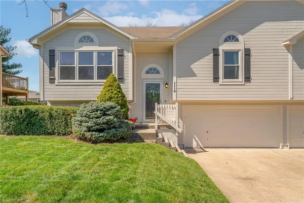 $375,000 | 1116 Northeast Woodbury Court, Lee's Summit, MO 64086