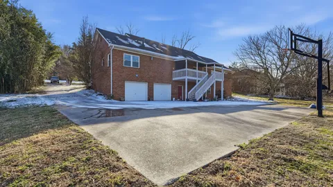 a view of a yard with a house