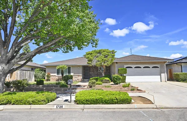 $445,000 | 1728 West Fremont Avenue, Fresno, CA 93711
