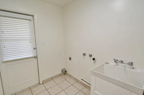 $445,000 | 1728 West Fremont Avenue, Fresno, CA 93711