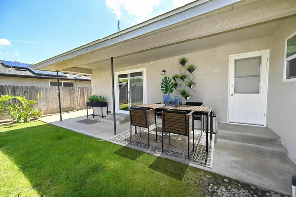$445,000 | 1728 West Fremont Avenue, Fresno, CA 93711