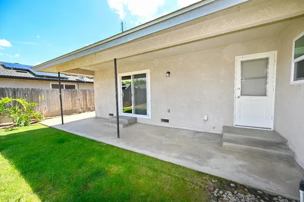 $445,000 | 1728 West Fremont Avenue, Fresno, CA 93711