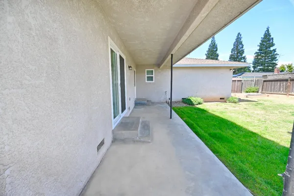 $445,000 | 1728 West Fremont Avenue, Fresno, CA 93711