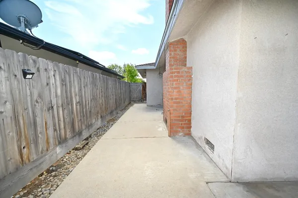 $445,000 | 1728 West Fremont Avenue, Fresno, CA 93711