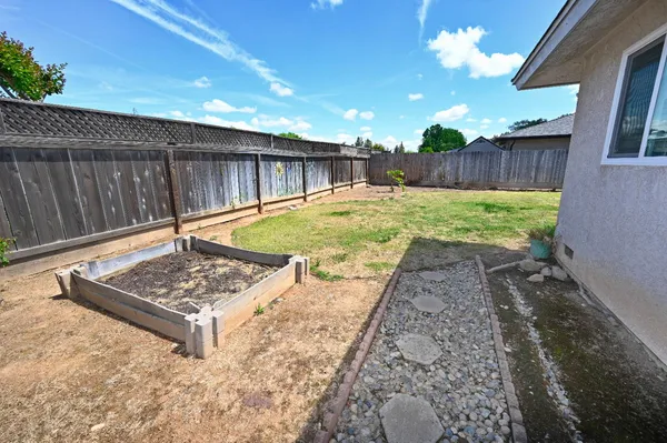 $445,000 | 1728 West Fremont Avenue, Fresno, CA 93711