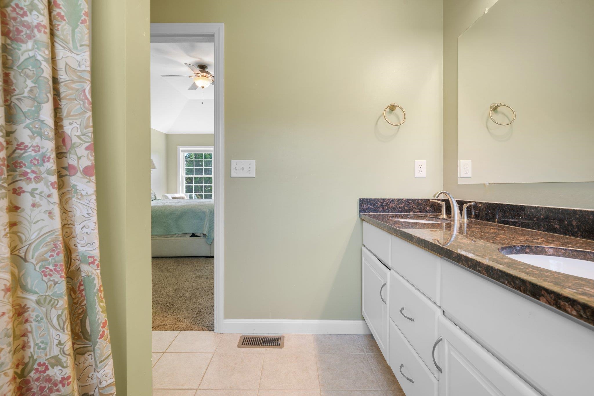 16 Lampton Drive Derry, NH 03038 - Photo 7 of 29