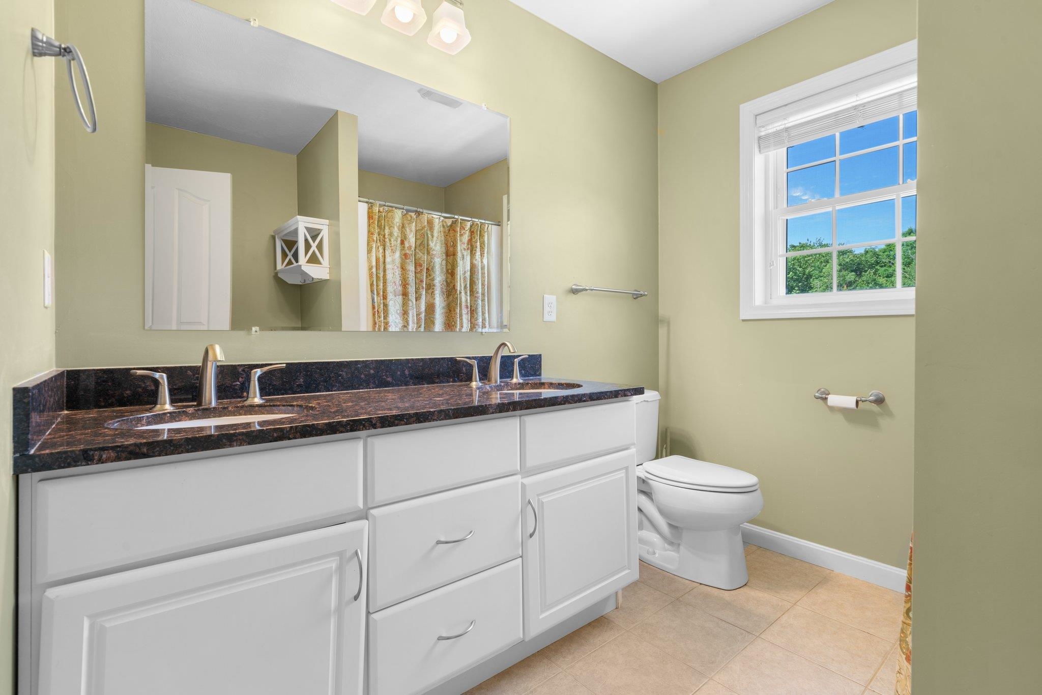 16 Lampton Drive Derry, NH 03038 - Photo 8 of 29