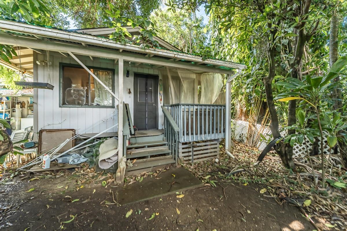 899 Kokomo Road Haiku, HI 96708 - Photo 25 of 26 a front view of a house with garden