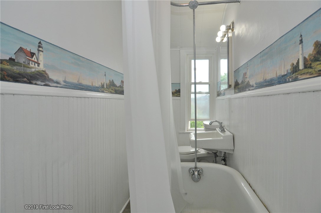 33 Robinson Street Woonsocket, RI 02895 - Photo 34 of 40