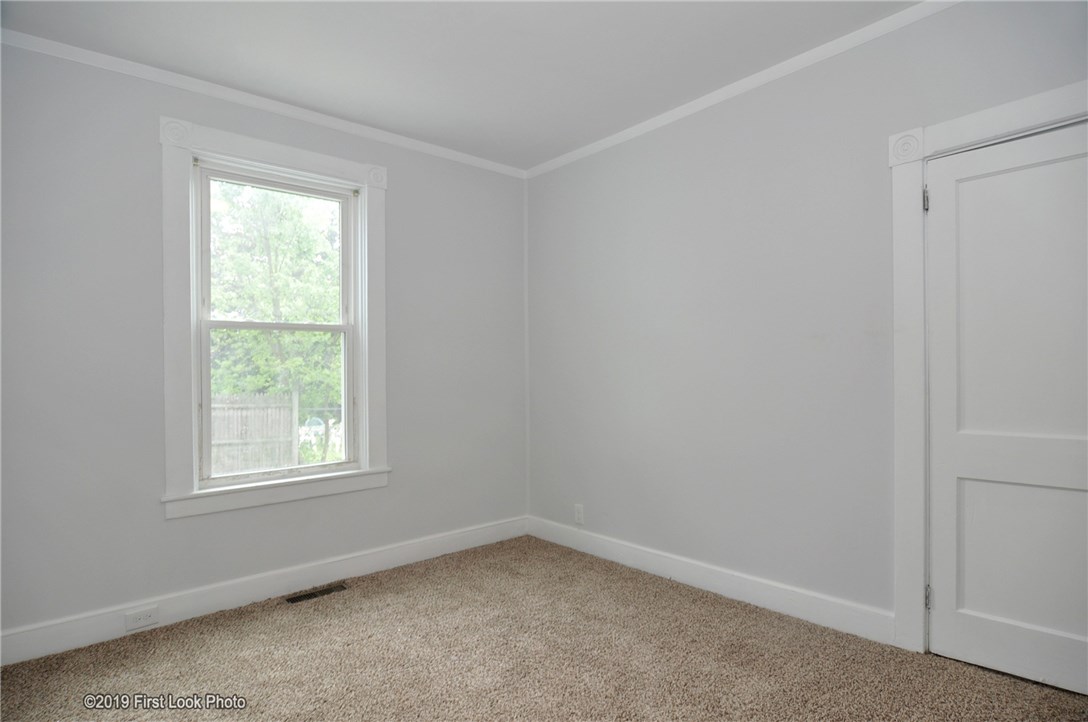 33 Robinson Street Woonsocket, RI 02895 - Photo 4 of 40