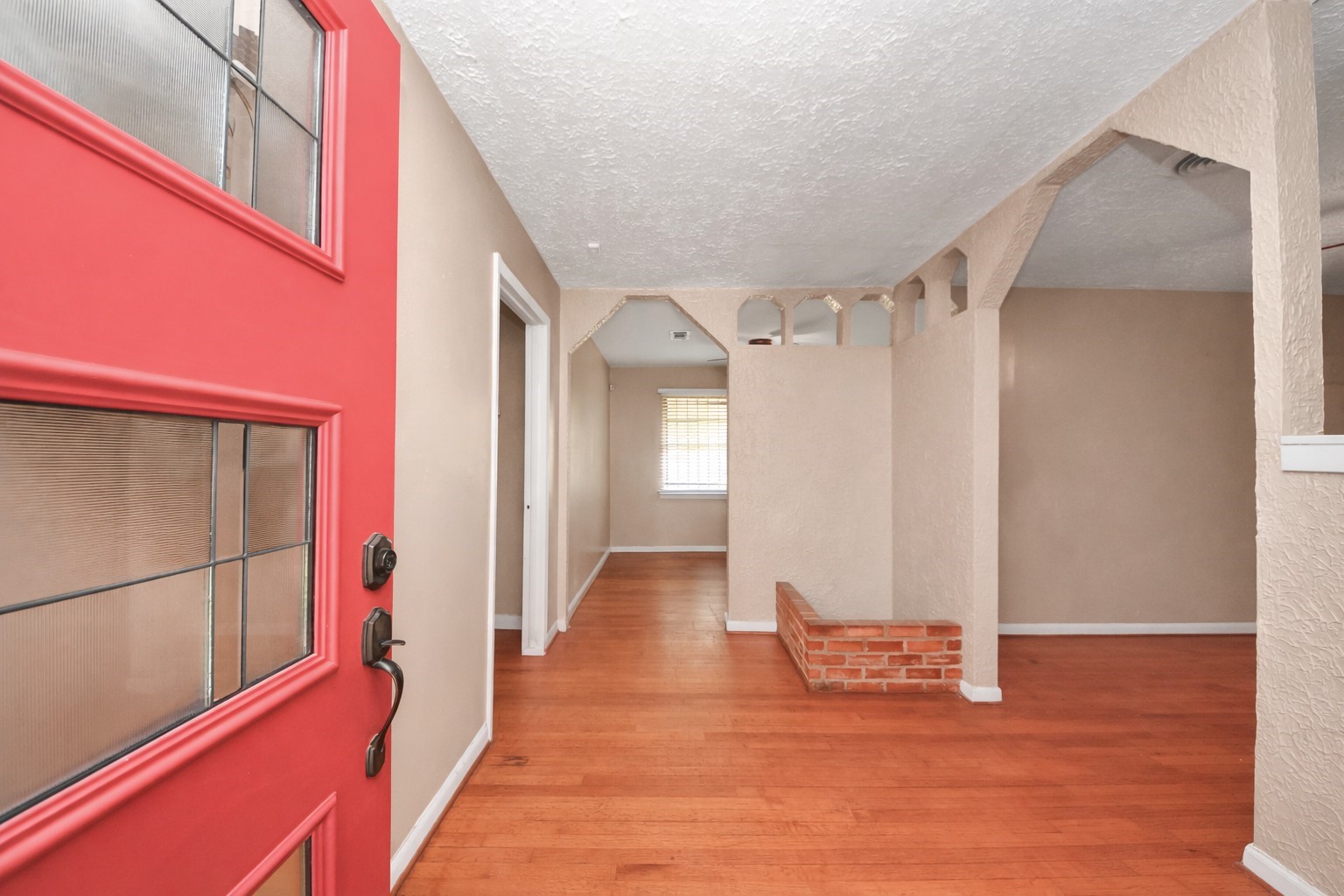 2914 Dragonwick Drive Houston, TX 77045 - Photo 2 of 37 a view of entryway with wooden floor
