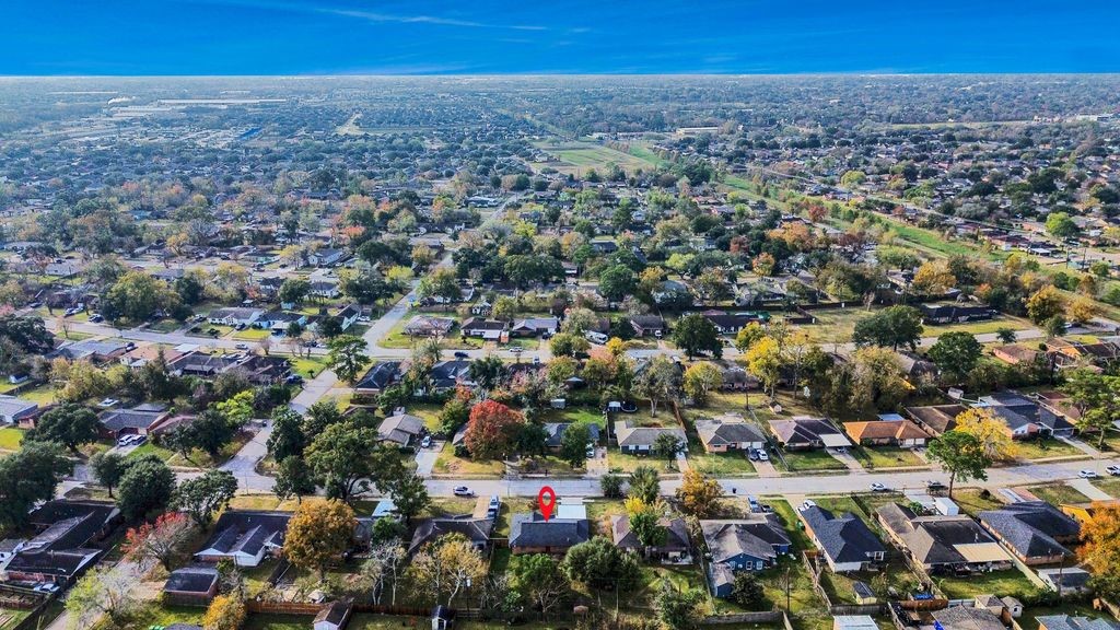 2914 Dragonwick Drive Houston, TX 77045 - Photo 35 of 37 an aerial view of a city