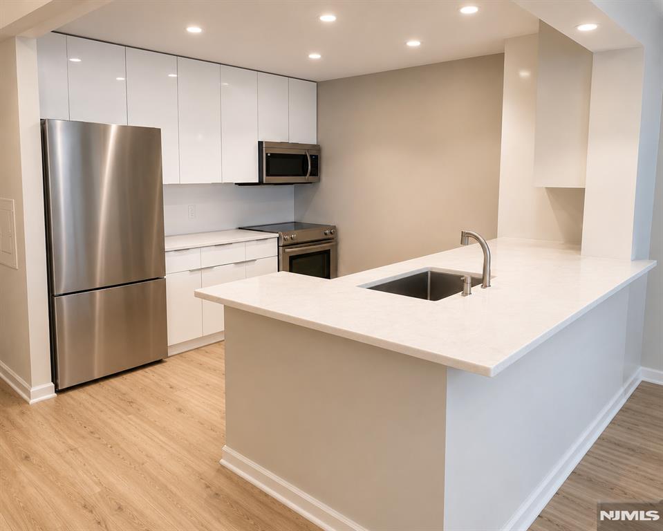 3418 City Place, Unit 3418 Edgewater, NJ 07020 - Photo 2 of 10