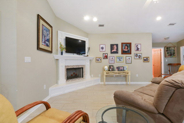 7150 Raintree Lane Gulf Shores, AL 36542 - Photo 5 of 15 Living Area