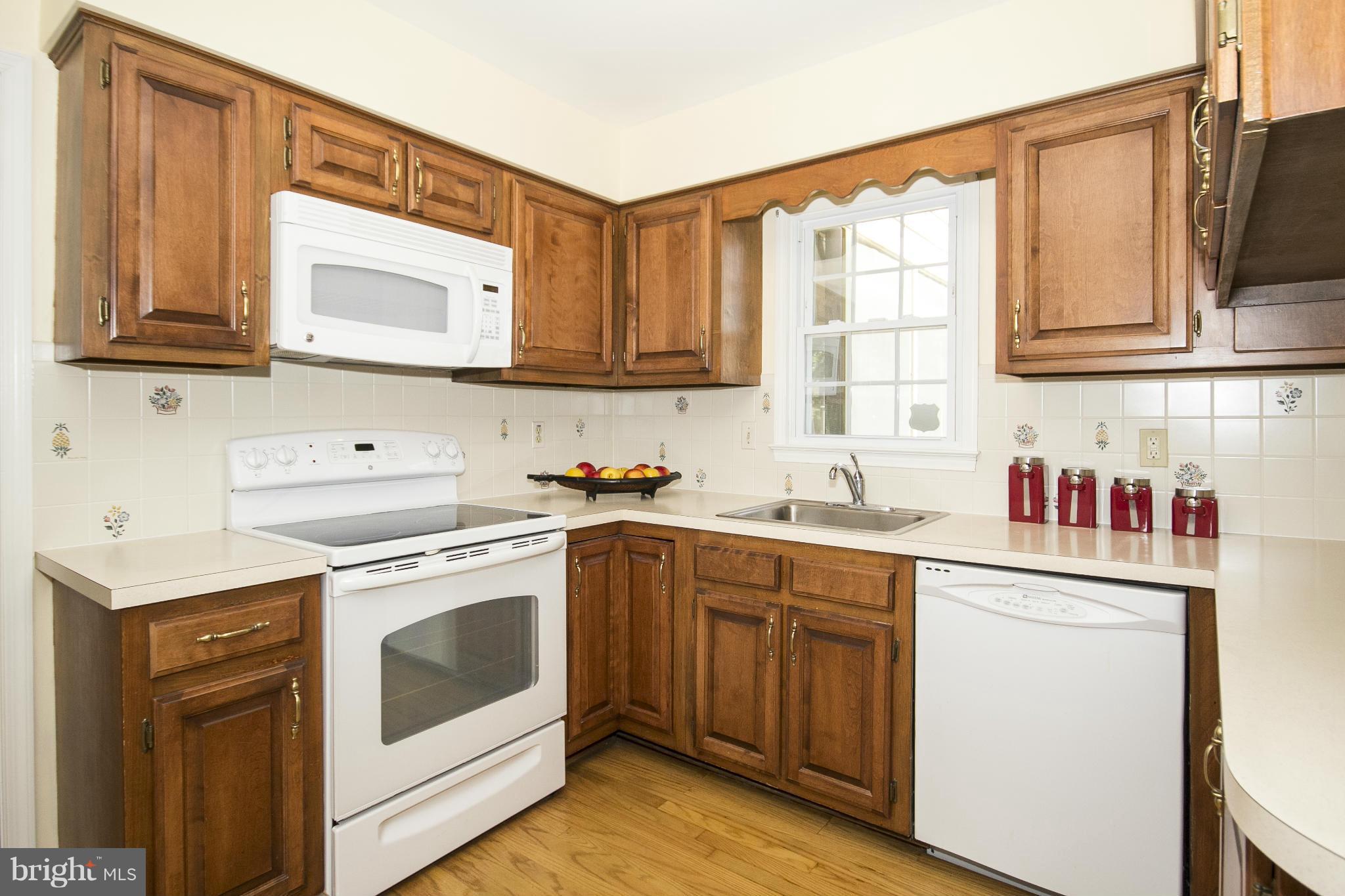 1609 Chester Mill Road Silver Spring, MD 20906 - Photo 4 of 27 Kitchen with Hardwood Flooring