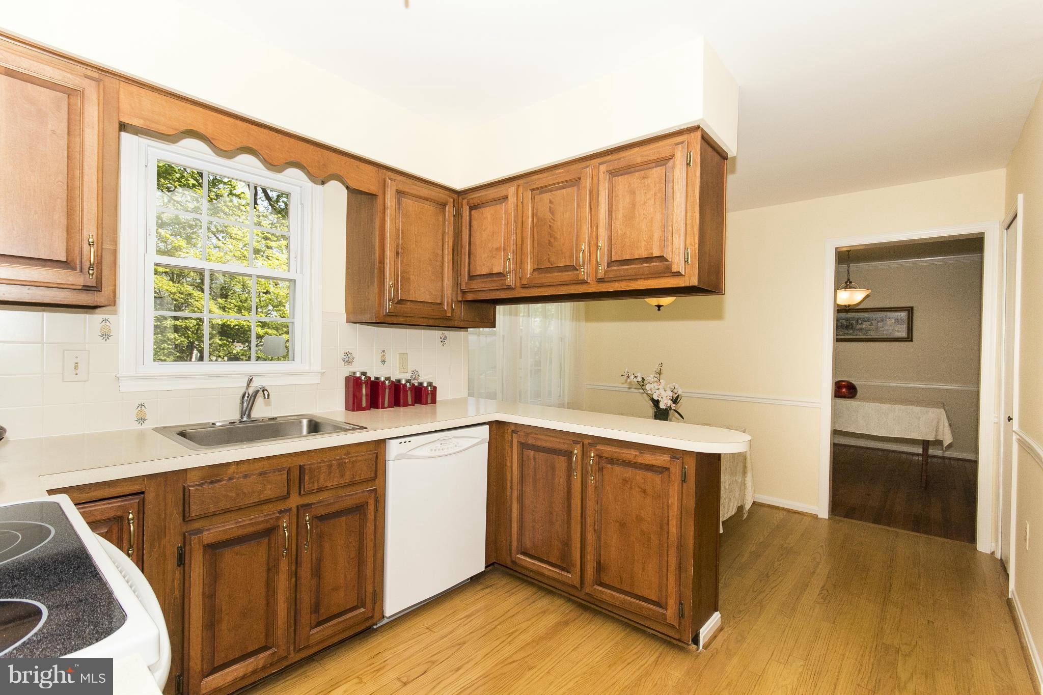 1609 Chester Mill Road Silver Spring, MD 20906 - Photo 5 of 27 Kitchen with Breakfast Area