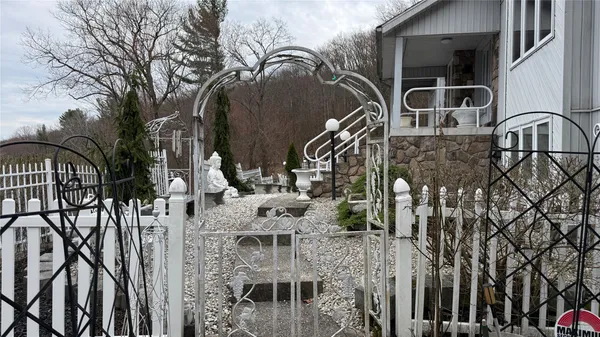 $799,000 | 1313 Holly Hill Road, Vestal, NY 13850