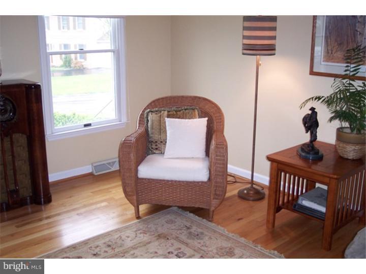9 St James Place Sinking Spring, PA 19608 - Photo 6 of 25 Living Room