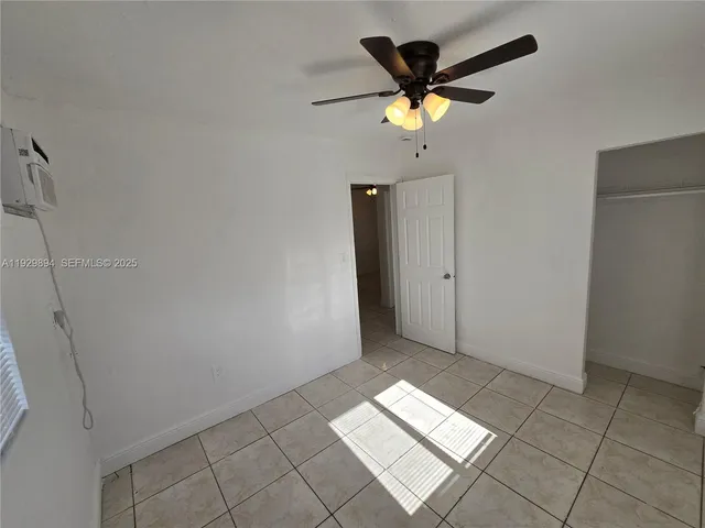 a view of livingroom with ceiling fan