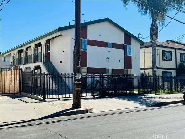 $1,900 | 7228 Independence Avenue, Unit 3, Canoga Park, CA 91303
