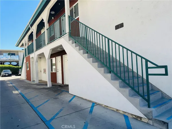 $1,900 | 7228 Independence Avenue, Unit 3, Canoga Park, CA 91303