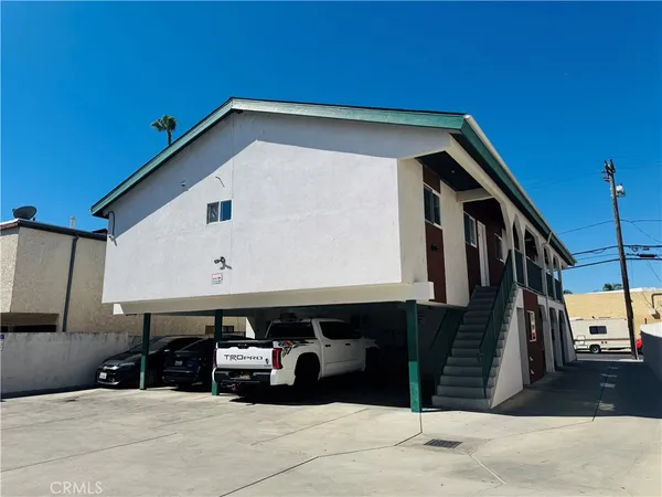 $1,900 | 7228 Independence Avenue, Unit 3, Canoga Park, CA 91303