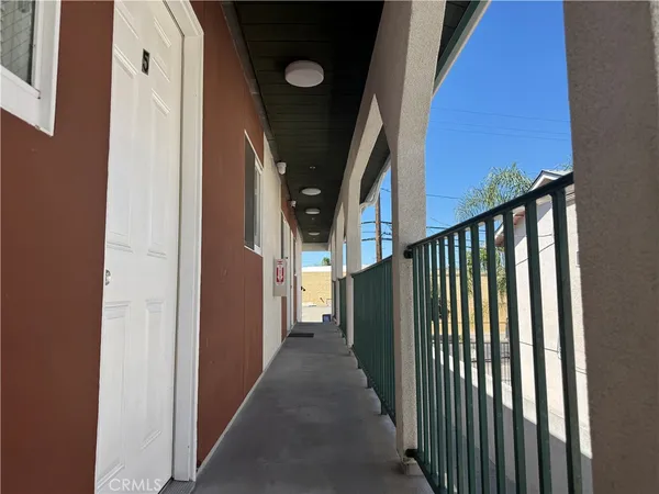 $1,900 | 7228 Independence Avenue, Unit 3, Canoga Park, CA 91303