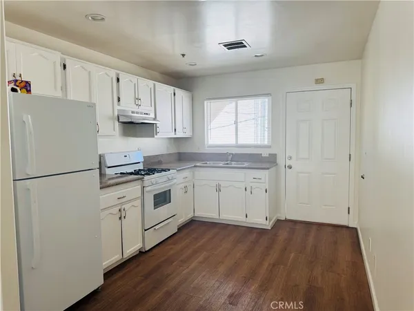 $1,900 | 7228 Independence Avenue, Unit 3, Canoga Park, CA 91303