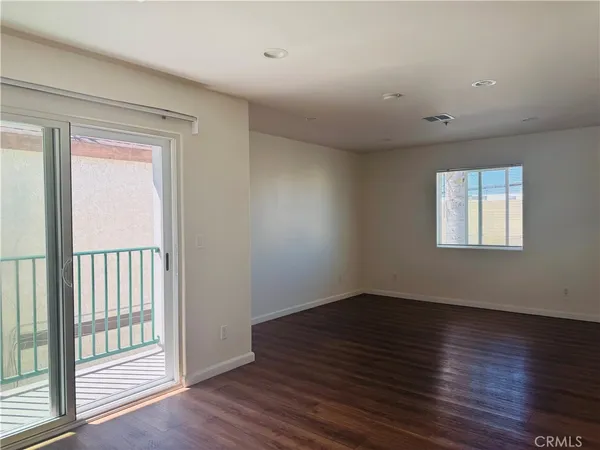 $1,900 | 7228 Independence Avenue, Unit 3, Canoga Park, CA 91303