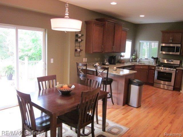132 Spruce Lane Rochester, MI 48307 - Photo 7 of 25 Dining Area off Kitchen