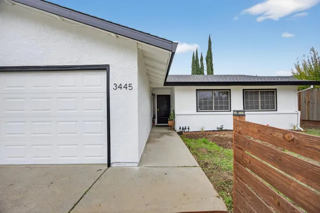a view of a house with a backyard
