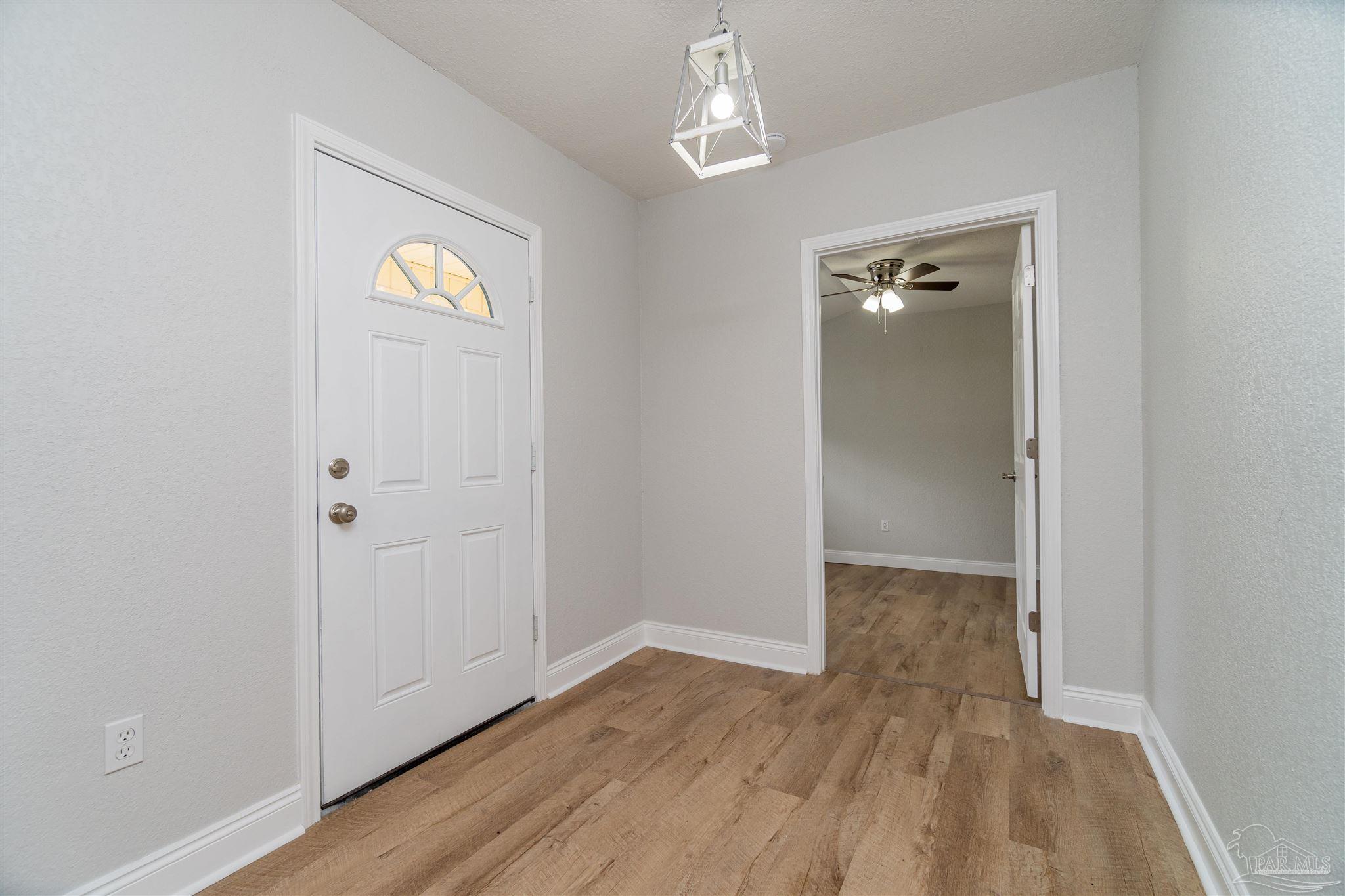 109 Reed Road Pensacola, FL 32507 - Photo 4 of 37
