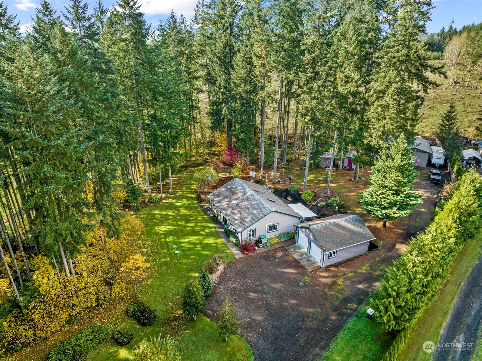 414 D Chilvers Road, Unit D Chehalis, WA 98532 - Photo 4 of 36 a view of backyard with outdoor seating and green space