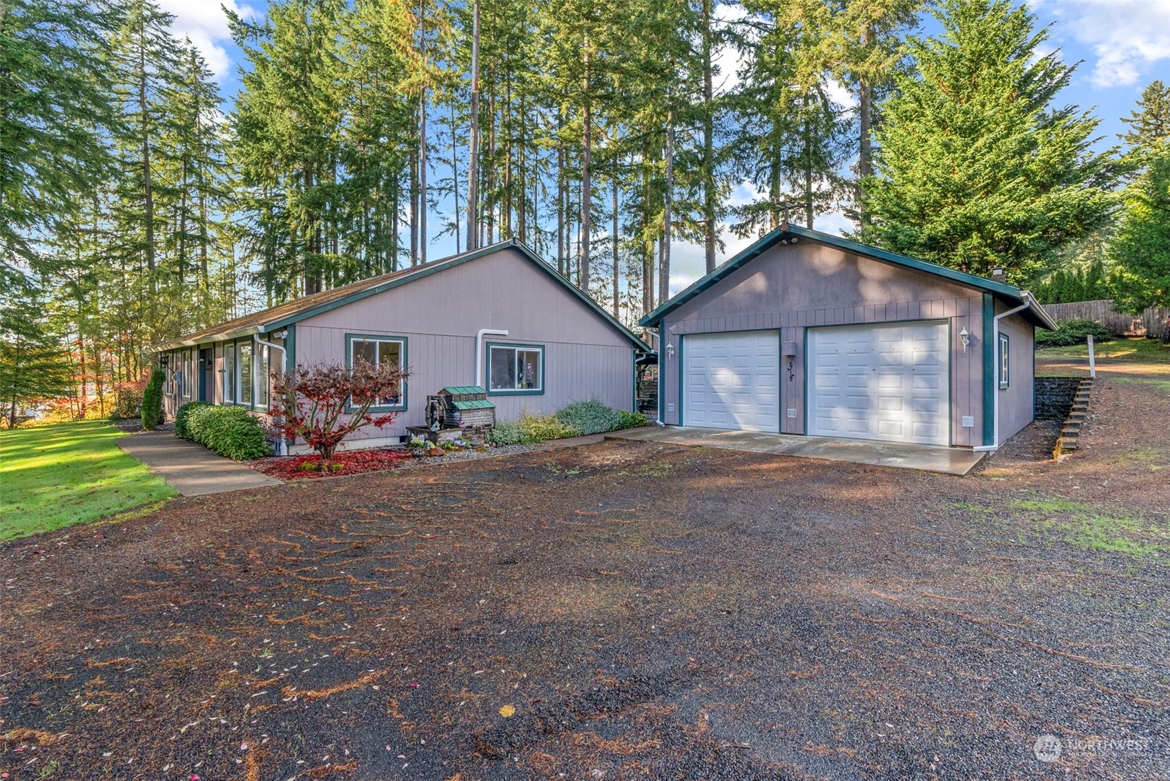 414 D Chilvers Road, Unit D Chehalis, WA 98532 - Photo 7 of 36 a front view of a house with garden
