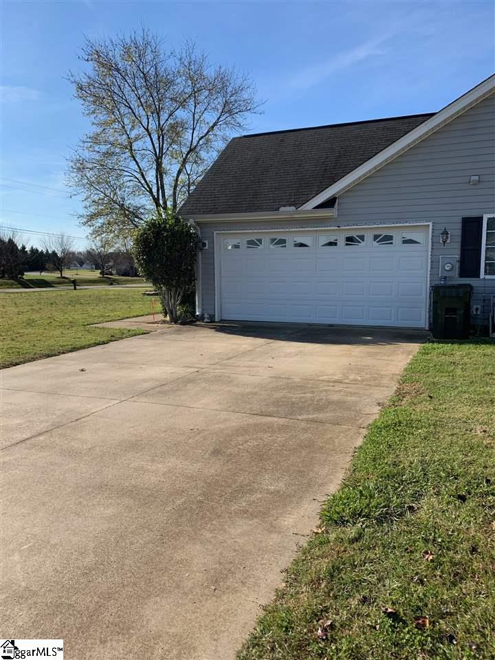 525 Mountainview Road Boiling Springs, SC 29316 - Photo 2 of 28