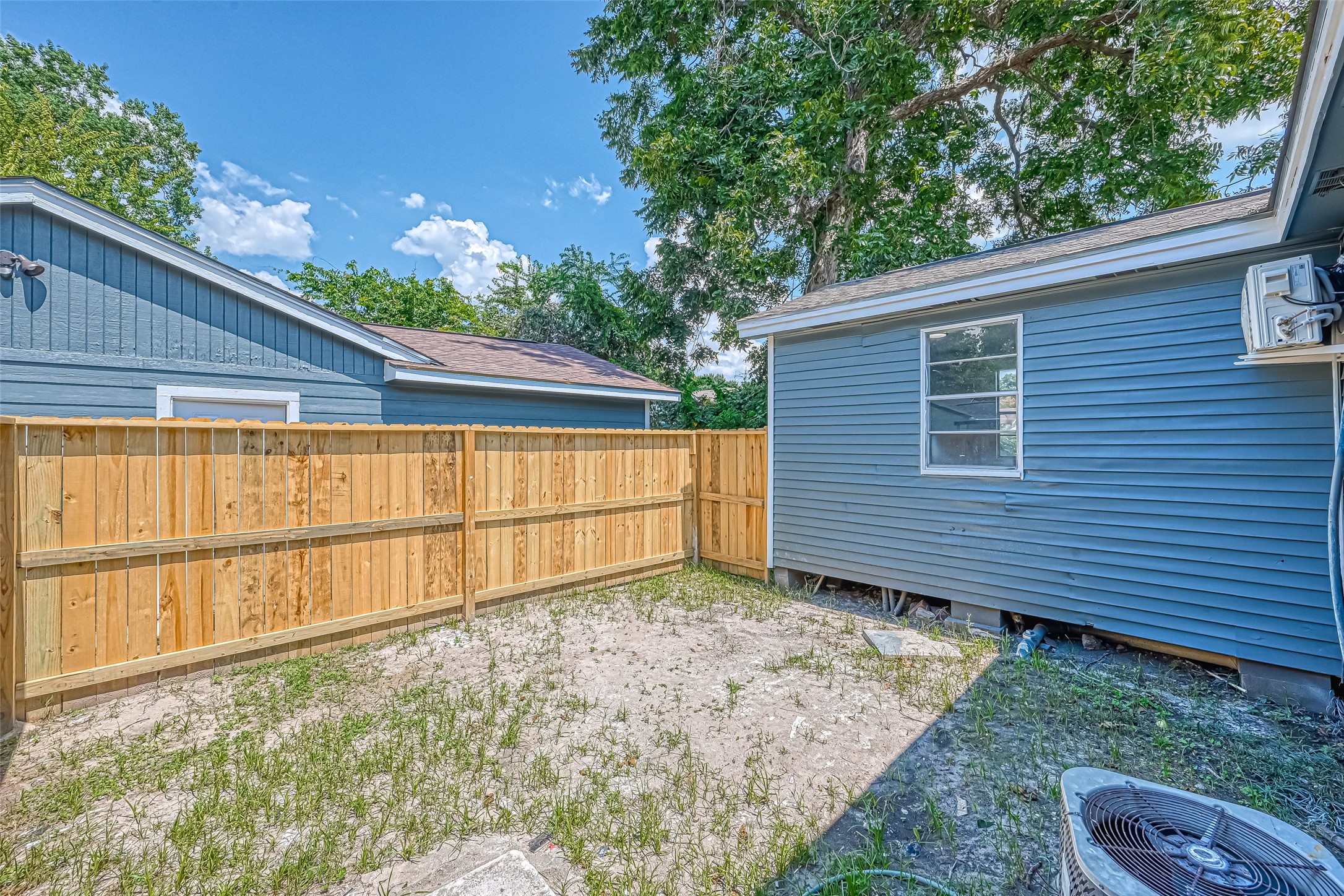6715 Victoria Street Houston, TX 77020 - Photo 43 of 46 a view of a backyard with a large tree