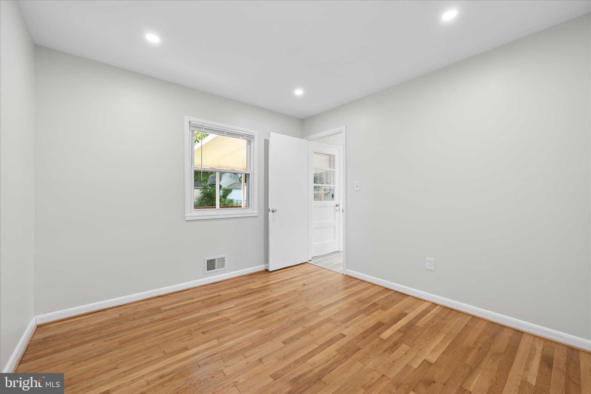 115 Woodland Road Gaithersburg, MD 20877 - Photo 22 of 40 Bedroom 3/REPLACED Windows Main Level