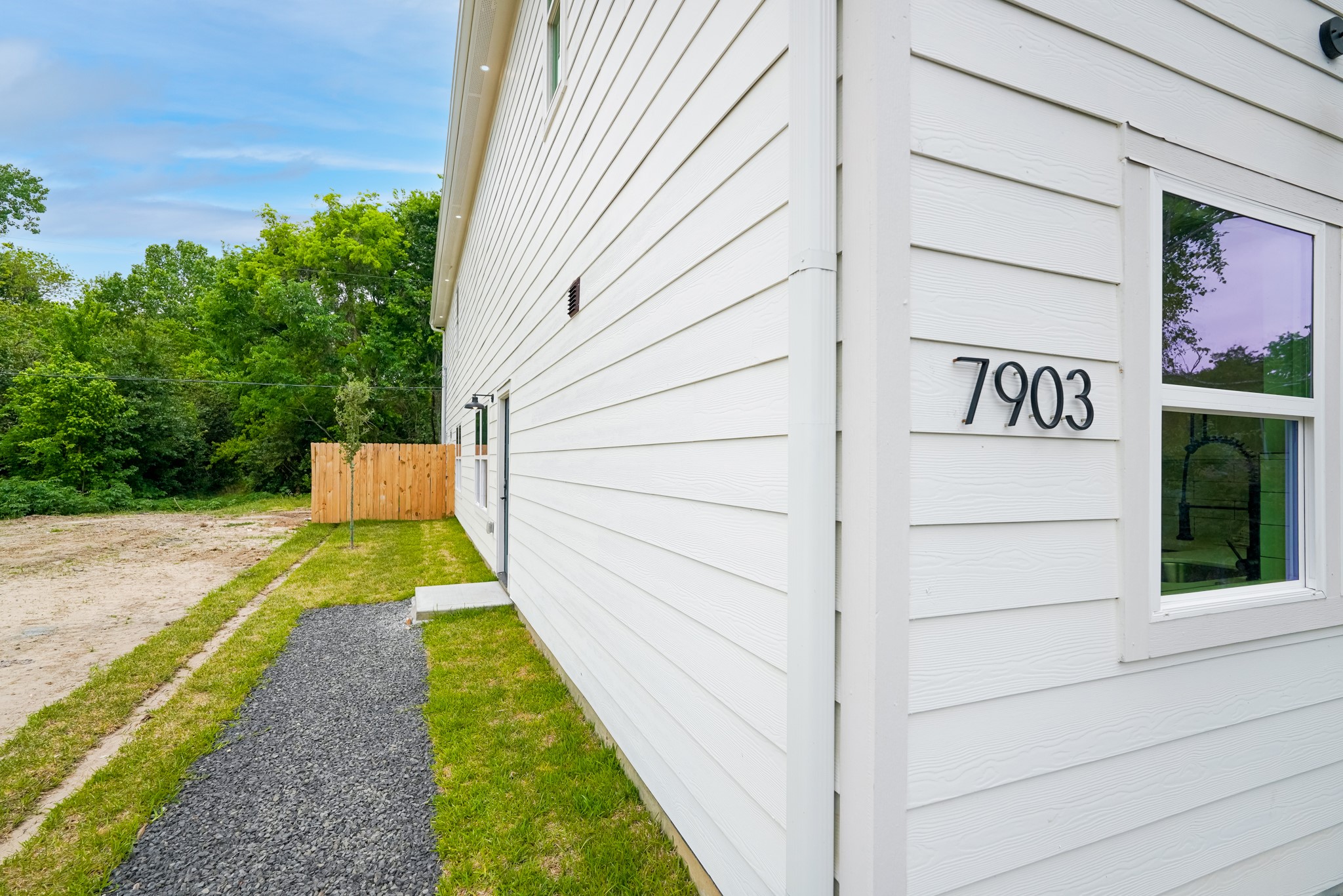 7903 Sunnyhill Street Houston, TX 77088 - Photo 2 of 33 a view of a pathway of a house