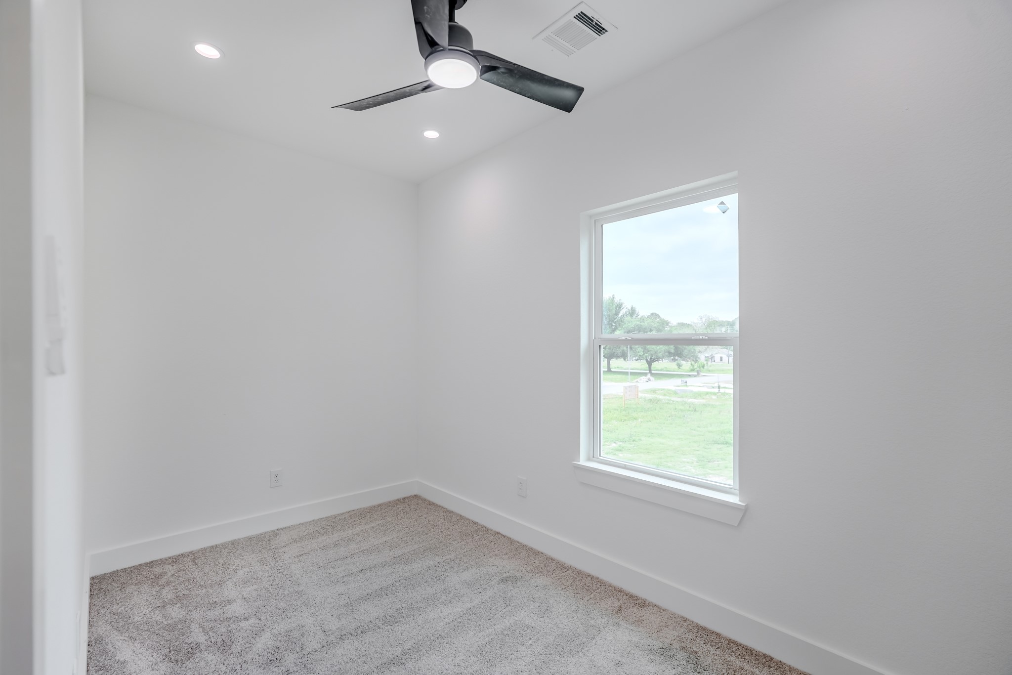 7903 Sunnyhill Street Houston, TX 77088 - Photo 25 of 33 an empty room with a window and a fan