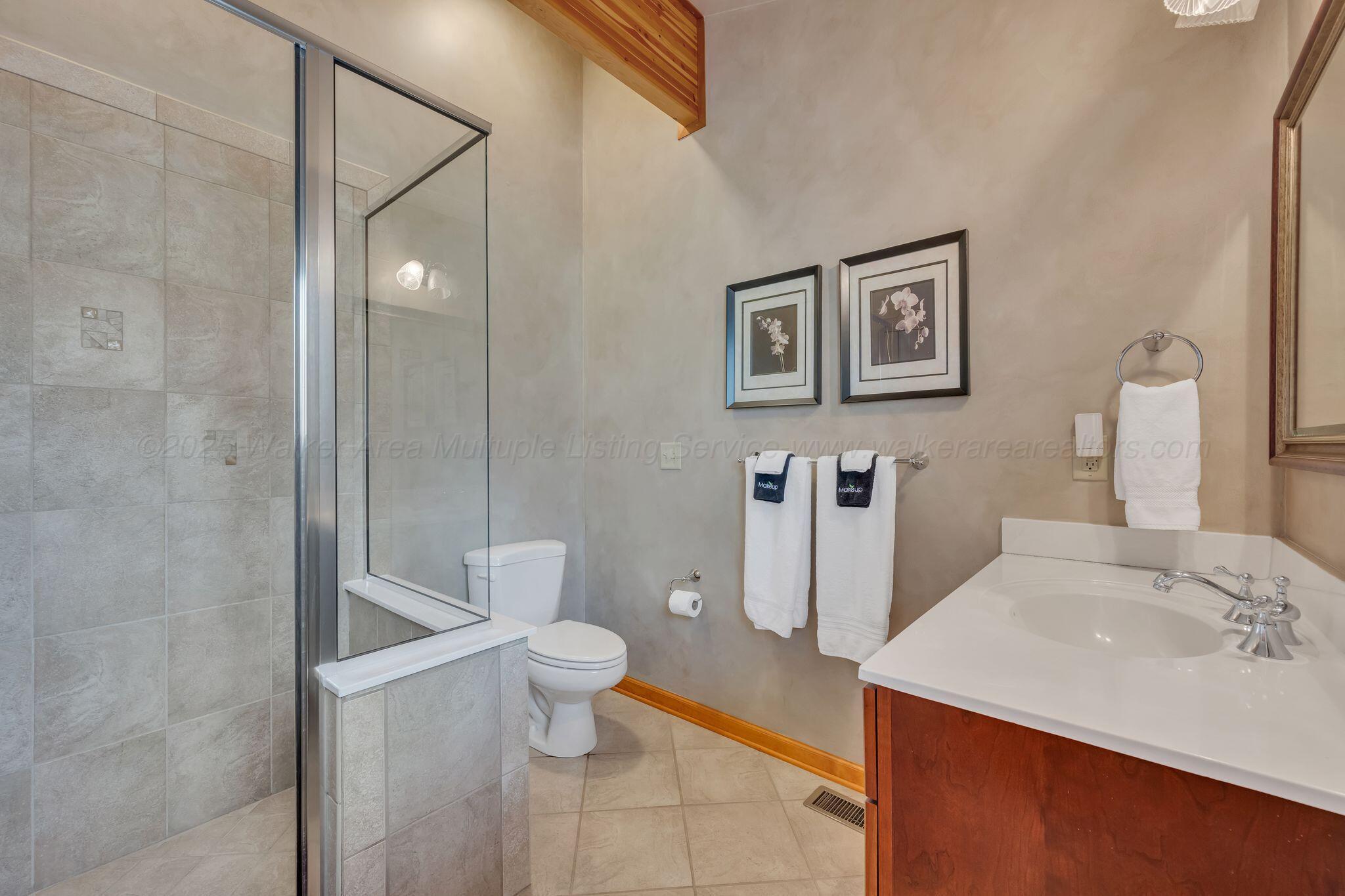 1851 South Stoney Road Double Springs, AL 35553 - Photo 25 of 50 Guest Bathroom
