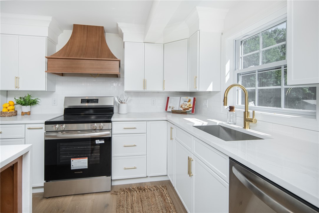 35 Hines Farm Road Cranston, RI 02921 - Photo 8 of 23 Gallery Image 8