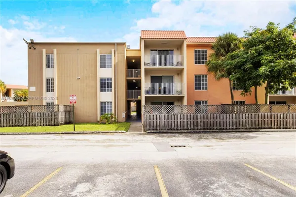 $315,000 | Doral Gardens Condominiums, Doral, FL 33166
