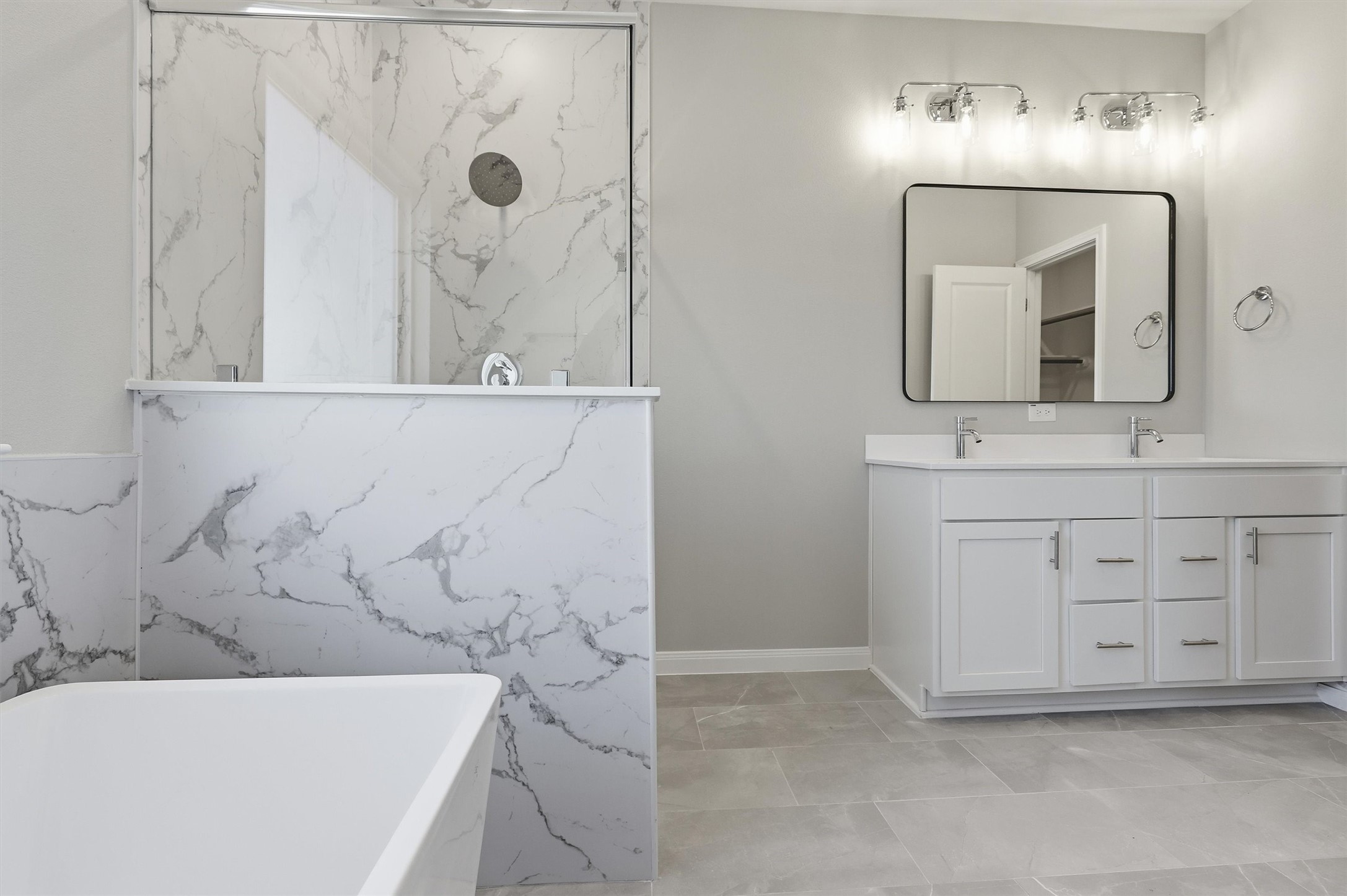 9906 Clark Road Houston, TX 77076 - Photo 23 of 50 a bathroom with a bathtub a sink and a mirror