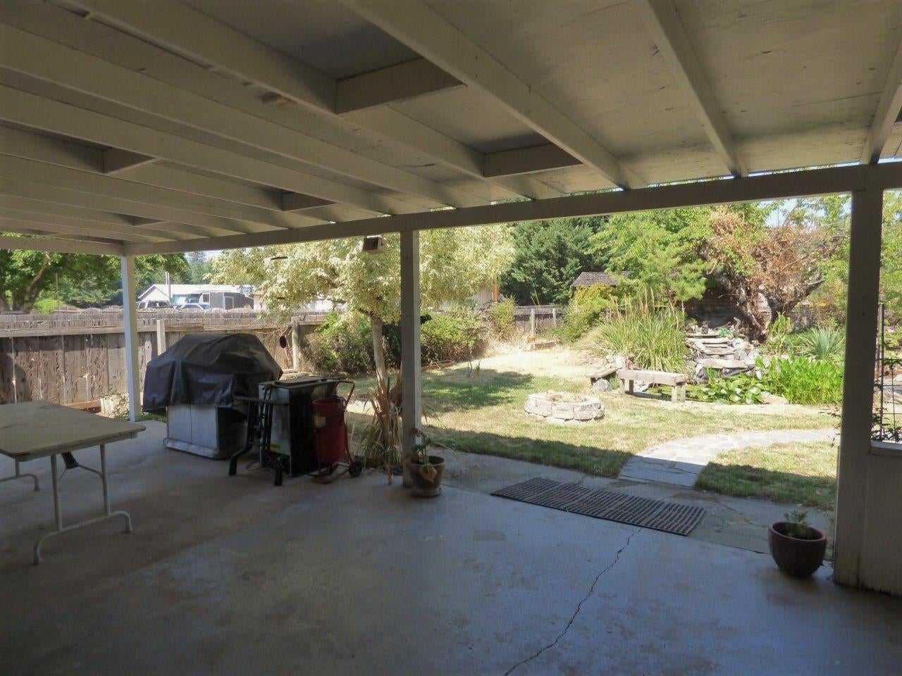 822 West Harbeck Road Grants Pass, OR 97527 - Photo 12 of 40 Back yard