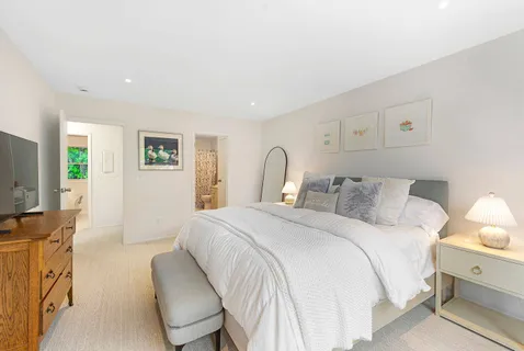 $999,000 | 50 Hubbard Lane, Unit 62, Southampton, NY 11968